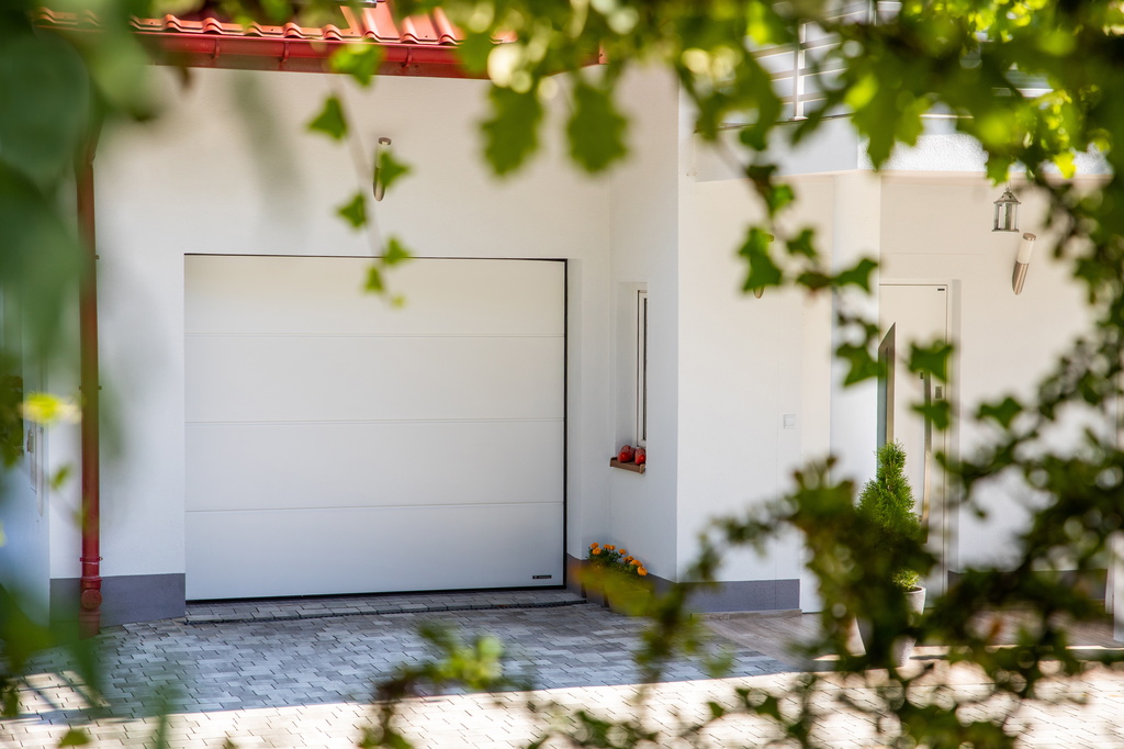 brama garażowa marki wiśniowski wykonana w jaworznie przez dealera bramont