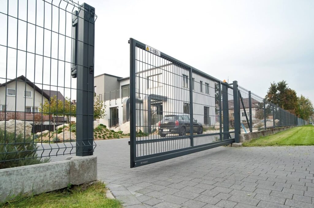 zdjęcie ogrodzenia i bramy tychy wiśniowski